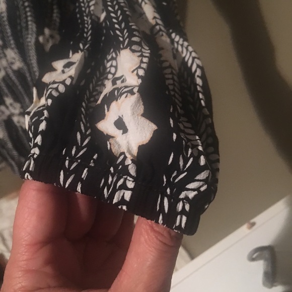 Express Women’s Blk & White Floral Print Dress - Picture 6 of 6